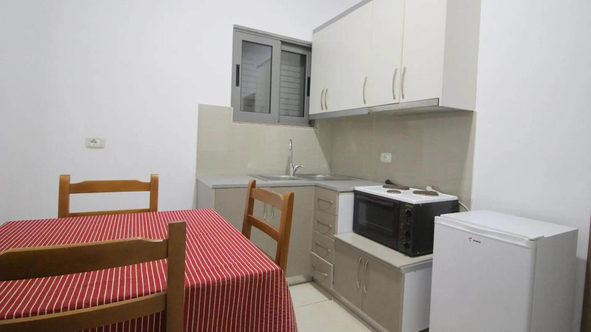Hotel Argjiro Sarande 3*,